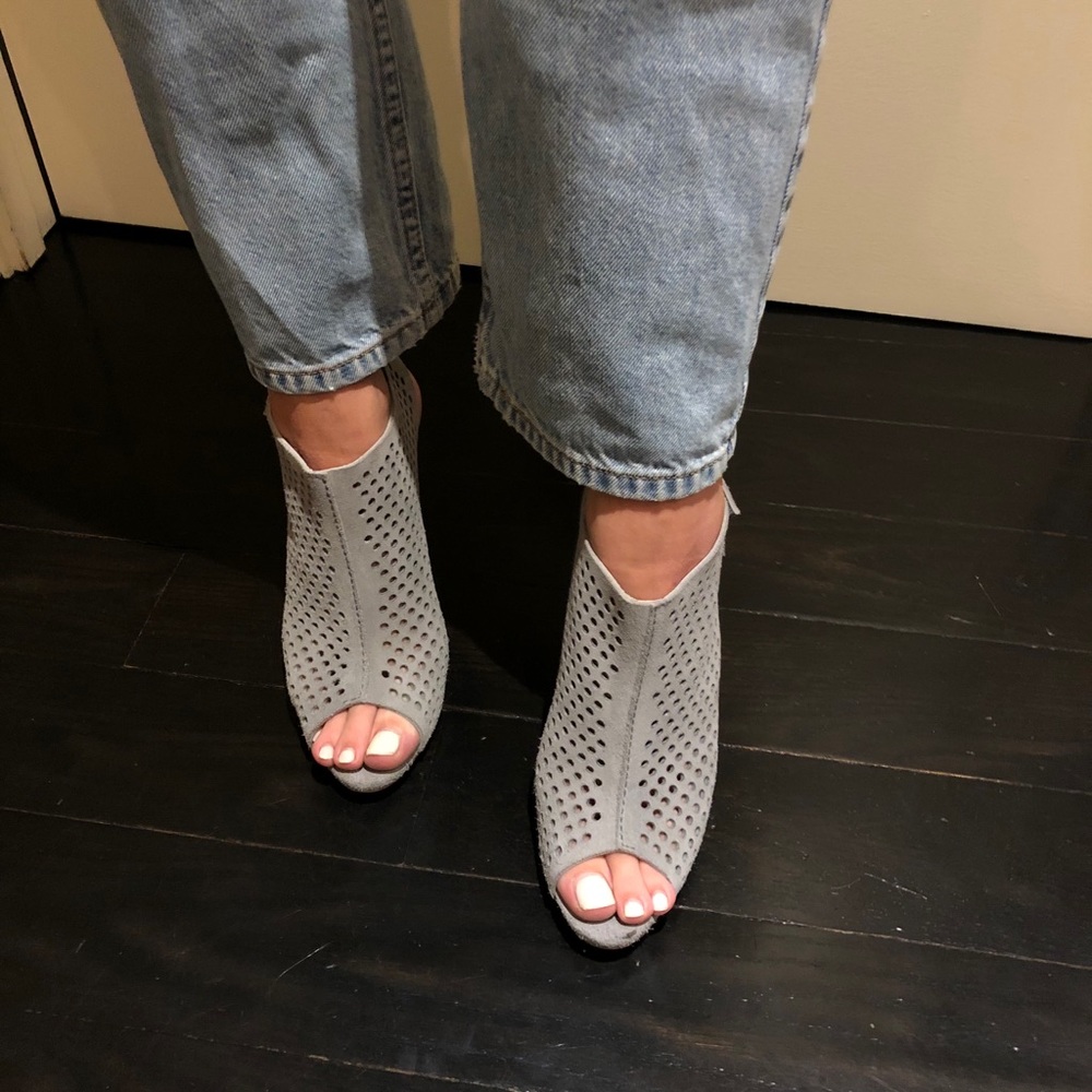 Pedro Garcia grey heels